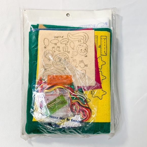 BUCILLA® 'Christmas Tree Banner' Felt Applique Kit - Picture 7 of 8